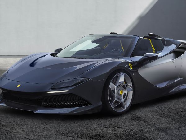 Cận cảnh siêu xe Ferrari SP-8 độc nhất thế giới về tay một đại gia châu Á
