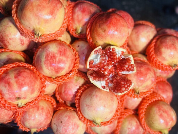 Lựu Trung Quốc giá 7.000 đồng/kg la liệt chợ