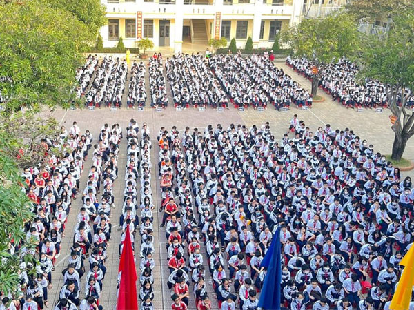 Một lớp ở Nghệ An thu 700.000 đồng/học sinh để tập văn nghệ