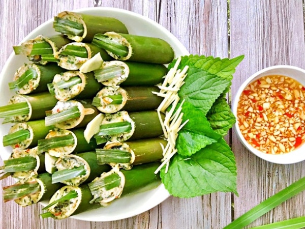 Lạ miệng món ốc nhồi ống nứa thơm ngon nức tiếng ở xứ Thanh