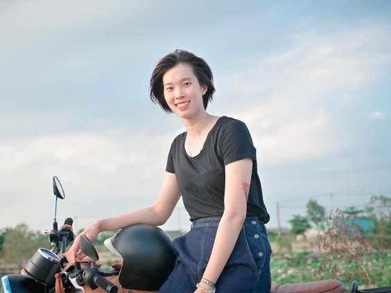 'Khủng long' 1m93 của bóng chuyền nữ Việt Nam khoe sở thích chơi 'quái thú tốc độ'