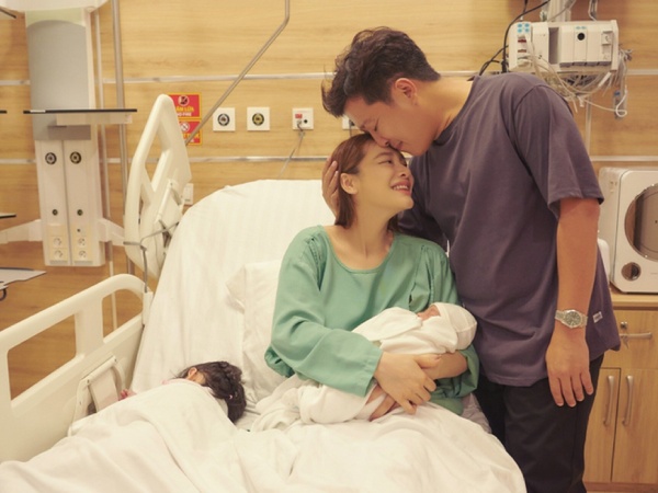 Anh trai lên tiếng khi Trường Giang bị chê ham nhận show quên ngày Nhã Phương sinh con