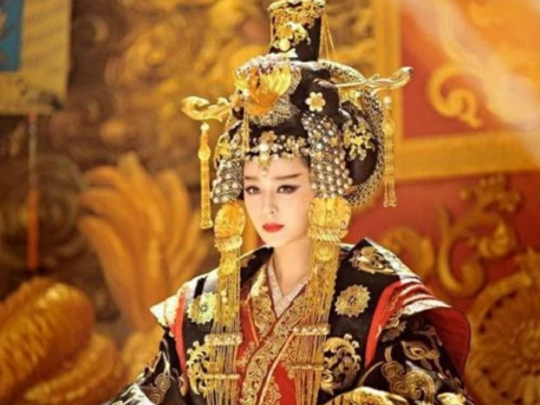 Võ Tắc Thiên nằm mơ vẹt gãy cánh, Địch Nhân Kiệt giải mã giấc mơ như thế nào khiến bà đỏ mặt?