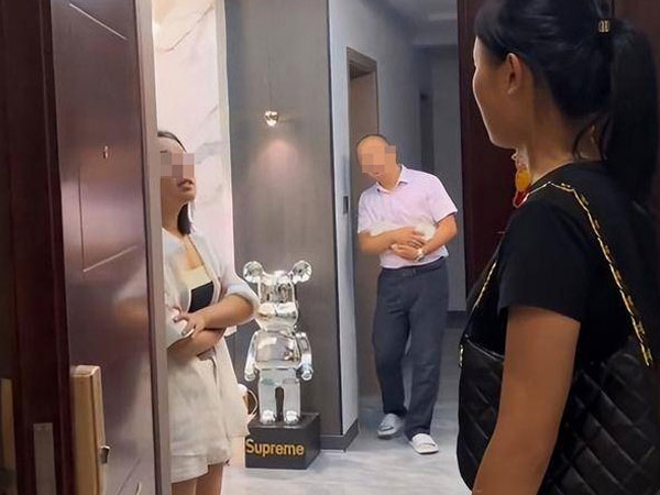 Nghe lời bạn thân ly hôn, một năm sau người phụ nữ điếng người vì sự thật