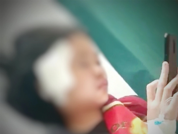 Ngồi nghỉ trong sân trường sau giờ thể dục, học sinh bị dao quăng trúng đầu