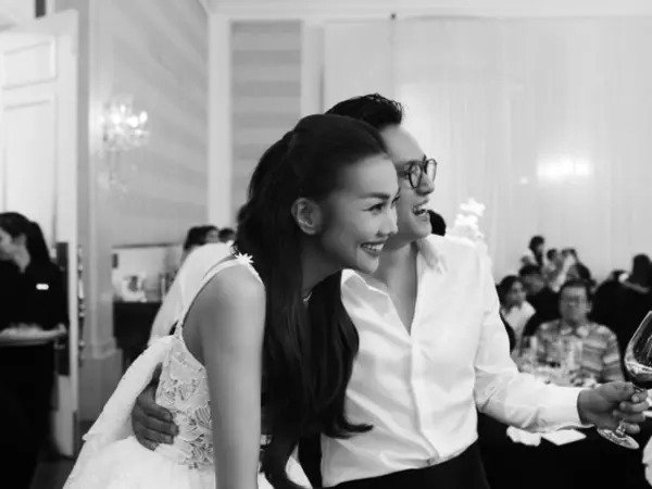 Thanh Hằng xả kho 'vựa cẩu lương' trong đám cưới: Cô dâu cười hết cỡ, ánh mắt của chú rể gây chú ý