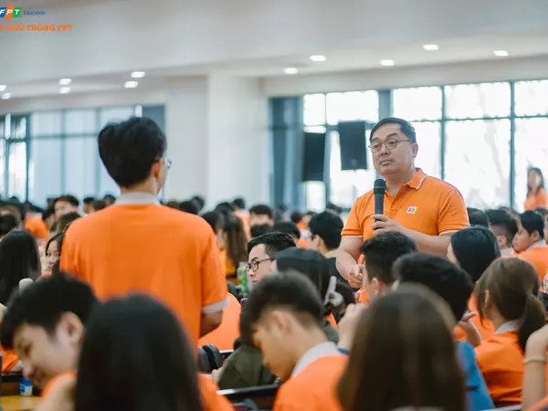 Trả lương thử việc 8 triệu, nhận câu trả lời ‘xách xe máy chạy Grab cũng được 12 triệu', ông Hoàng Nam Tiến phân tích bằng bức tranh tương lai 5 năm tới