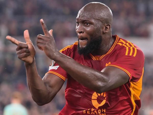 Lukaku tỏa sáng trong chiến thắng của AS Roma