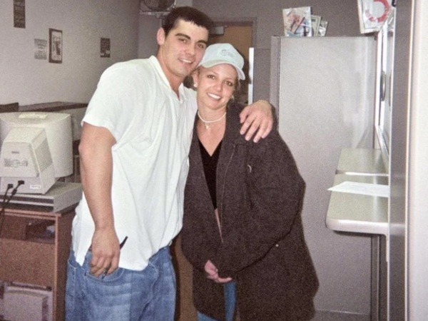 Chi tiết về cuộc hôn nhân chớp nhoáng 55 tiếng của Britney Spears