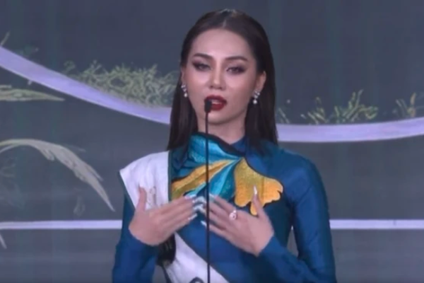 Hot TikToker có hành động khó hiểu khiến dân tình tranh cãi