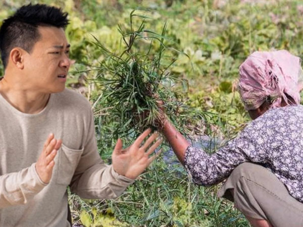 Mẹ già 76 tuổi, lương hưu 6 triệu vẫn đi làm thêm: Con trai ngăn cấm nhưng khi thấy sổ tiết kiệm thì vội đổi thái độ