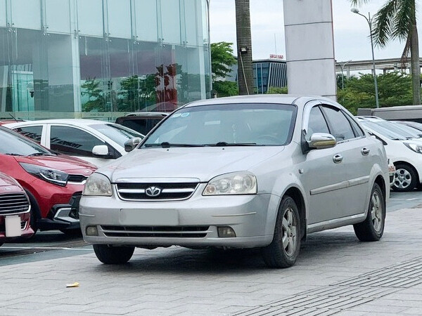 Dân Hà Nội khấp khởi mua ô tô cũ từ tỉnh lẻ không phải mất 20 triệu đăng ký biển