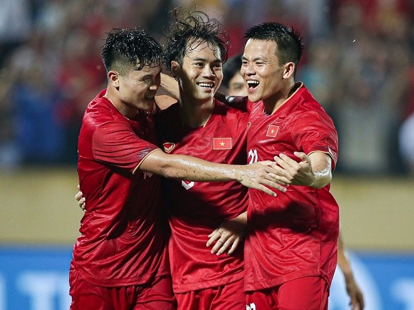 Thua đậm Hàn Quốc, Trung Quốc, tuyển Việt Nam vẫn tăng bậc trên bảng xếp hang FIFA