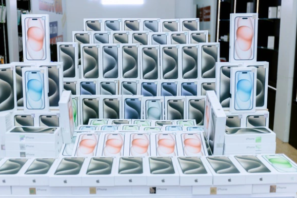 iPhone 15, iPhone 15 Pro Max bất ngờ xuống giá sau 1 tháng mở bán tại Việt Nam