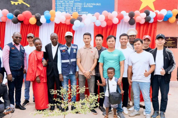 Quang Linh khánh thành trường học tại Angola, hé lộ một chi tiết thú vị mà nhiều người tò mò