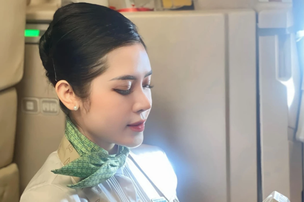 Hot girl hàng không dính nghi án lộ clip chính thức lên tiếng, hóa ra là 'chị Hằng' cực hot vài tháng trước