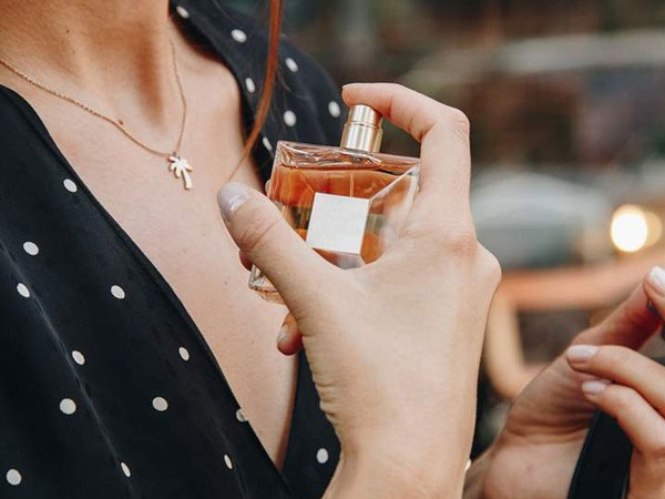 Bí quyết dùng nước hoa cho ngày Đông lạnh