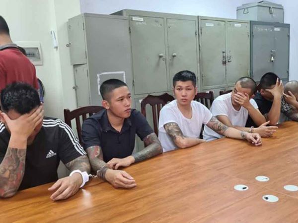 Bắt nhóm bốc bát họ '10 ăn 8' ở Hà Nội