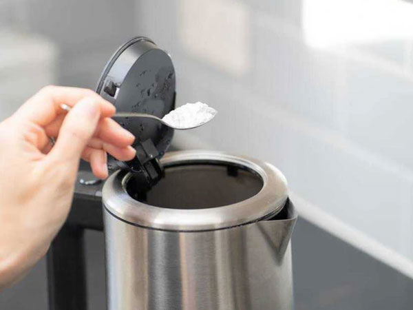Dùng bình siêu tốc hàng ngày nhưng 99% gia đình không chú ý đến 1 điều: Xem ảnh mà giật mình