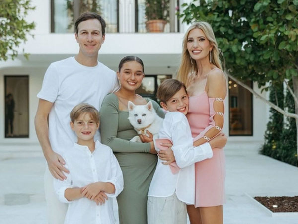 'Nữ thần Nhà Trắng' Ivanka Trump đăng tải loạt ảnh mừng sinh nhật, nhan sắc ở tuổi 42 khiến nhiều người ngỡ ngàng