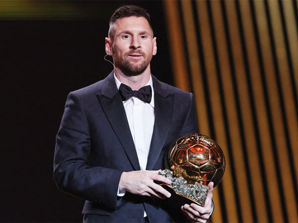 Lionel Messi lần thứ 8 đoạt Quả bóng vàng