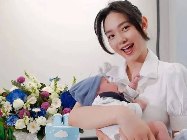 Minh Hằng sau khi sinh con đầu lòng: Ngoại hình thay đổi, được ông xã 'cưng như trứng'