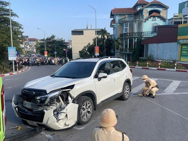 Tai nạn liên hoàn tại đường dẫn lên cầu Chương Dương, giao thông ùn tắc kéo dài
