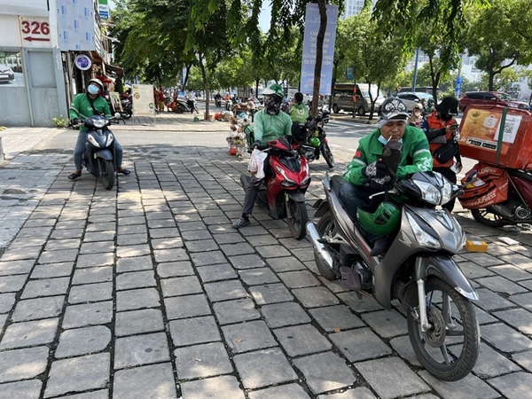 Grab, ShopeeFood, Be, Gojek... nói gì về việc thu phí đơn hàng quá cao?