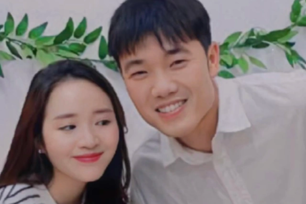 Vợ chồng Nhuệ Giang, Xuân Trường hiếm hoi xuất hiện chung hình, nhan sắc nàng gây chú ý