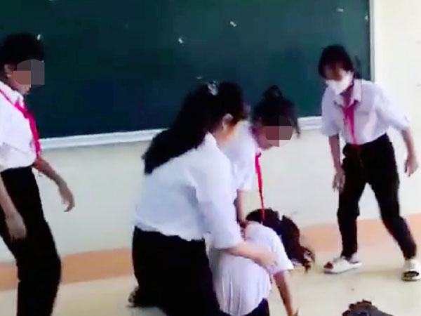 Sự thật về chuyện 'bị đuổi học 7 ngày, xin không bao giờ cắp sách đến trường'