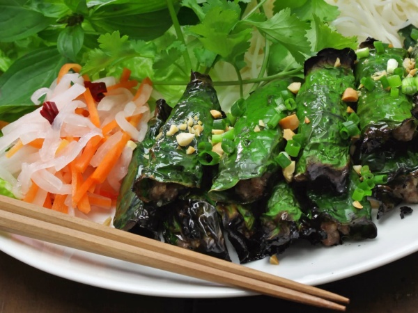 Báo Úc khen món bò nướng lá lốt của Việt Nam ‘ngon nhất hành tinh’