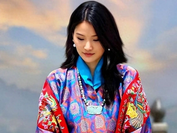 Hoàng hậu 'vạn người mê' của Bhutan lộ diện sau khi hạ sinh công chúa, nhan sắc hiện tại khiến ai cũng bất ngờ