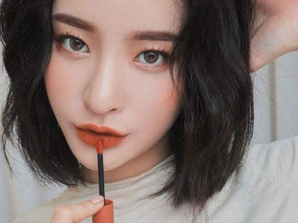 Mặt mộc nên đánh son màu gì?