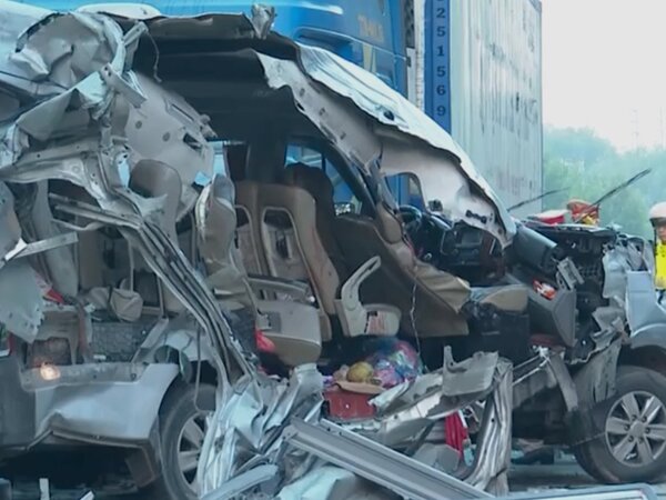 Tai nạn 5 người tử vong ở Lạng Sơn: Dùng cành cây cảnh báo ô tô hỏng có an toàn?