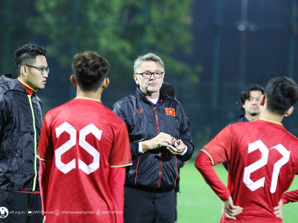 Danh sách tuyển Việt Nam: Hợp lý vì HLV Troussier ở... thế bí