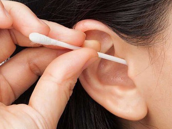 Bỏ ngay những cách lấy ráy tai sai lầm này kẻo điếc vĩnh viễn