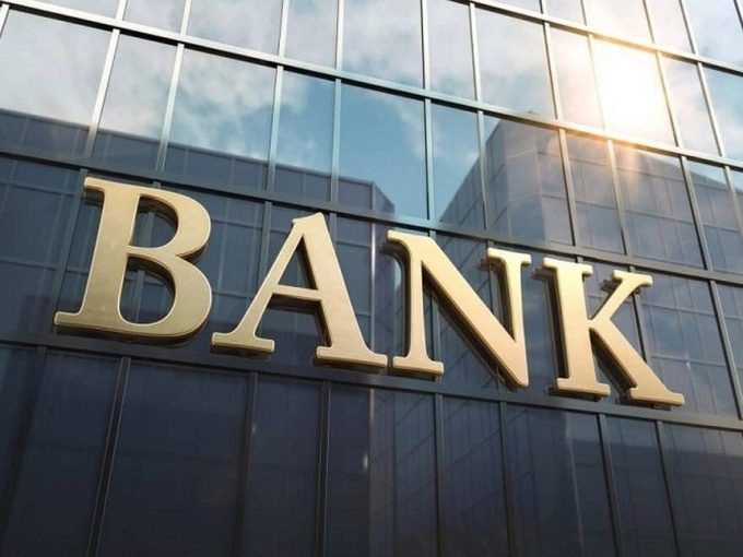 Ông bà U80 đòi chuyển 300 triệu đồng cho cháu gái mua xe, nhân viên ngân hàng tinh ý nhận ra vấn đề: Cảnh sát ập đến tóm gọn ổ tội phạm tinh vi