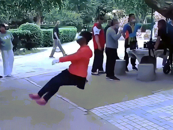 Video: Choáng váng khi xem các tiền bối rèn luyện sức khỏe