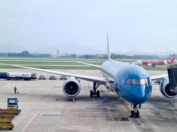 Hàng không phục hồi, sao giá vé máy bay vẫn cao?