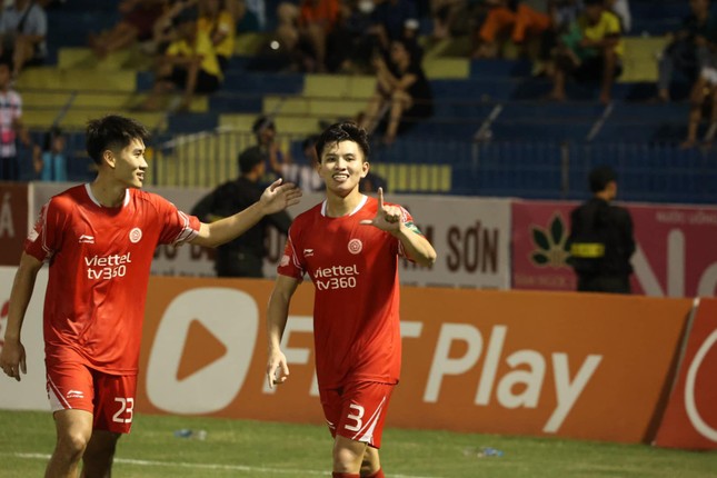 VAR 2 lần 'tỏa sáng', Viettel giành chiến thắng nhọc nhằn