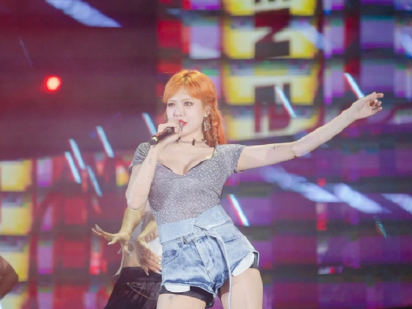 Xứng danh 'biểu tượng sexy': HyunA nóng bỏng trong đêm diễn tại TP.HCM, liên tục cúi chào tặng fan Việt loạt hit bùng nổ!