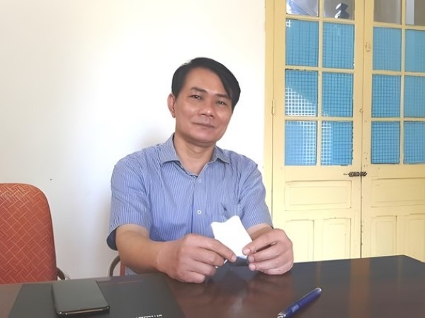 Vụ cô giáo bị bẻ tay đẩy ra khỏi lớp: Hiệu trưởng xin nghỉ hưu sớm trước khi bị kỷ luật