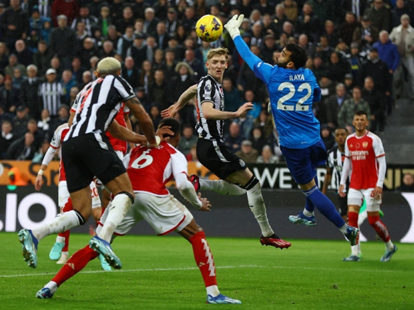 VAR bị vô hiệu hóa hay trọng tài Anh 'run tay' vì Newcastle?