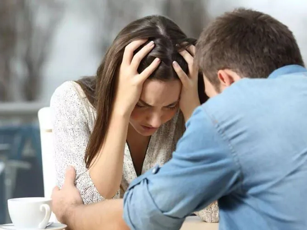 Qua lại với phụ nữ có chồng, 1 năm sau người đàn ông 'khóc dở mếu dở' trước kết quả thảm hại