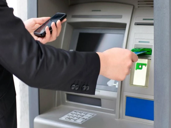 Rút tiền tại cây ATM nhưng bị ‘nuốt’ thẻ, chưa đầy 1 giờ đồng hồ, người đàn ông bị mất trắng 3 tỷ đồng: Ngân hàng từ chối chịu trách nhiệm, tòa án phải vào cuộc