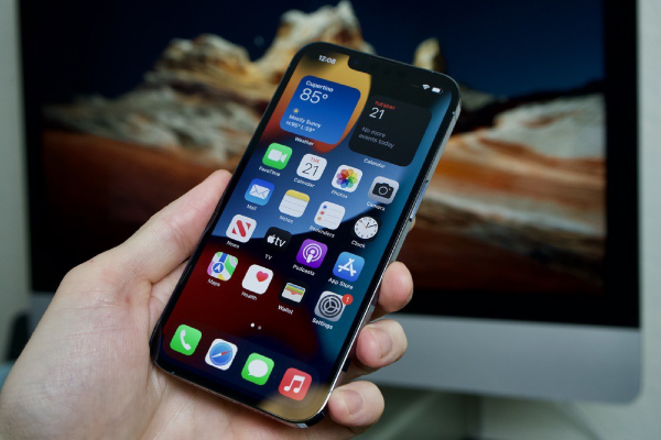 Tầm giá 15 triệu chọn iPhone 14 hay iPhone 13 Pro?