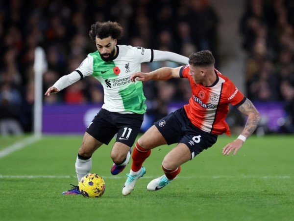 Liverpool thoát hiểm trước Luton, nóng rực bảng xếp hạng