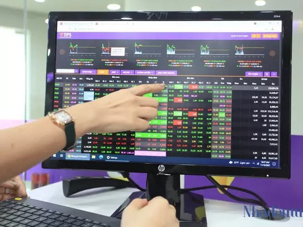 Nhiều lãnh đạo doanh nghiệp đăng ký mua vào cổ phiếu