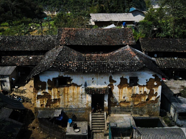 Nhà cổ Há Súng trăm tuổi dáng chim đại bàng ở Hà Giang