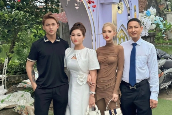 Hot girl khoe ảnh gia đình, netizen bất ngờ với diện mạo người bố sau khoảng 2 thập kỷ